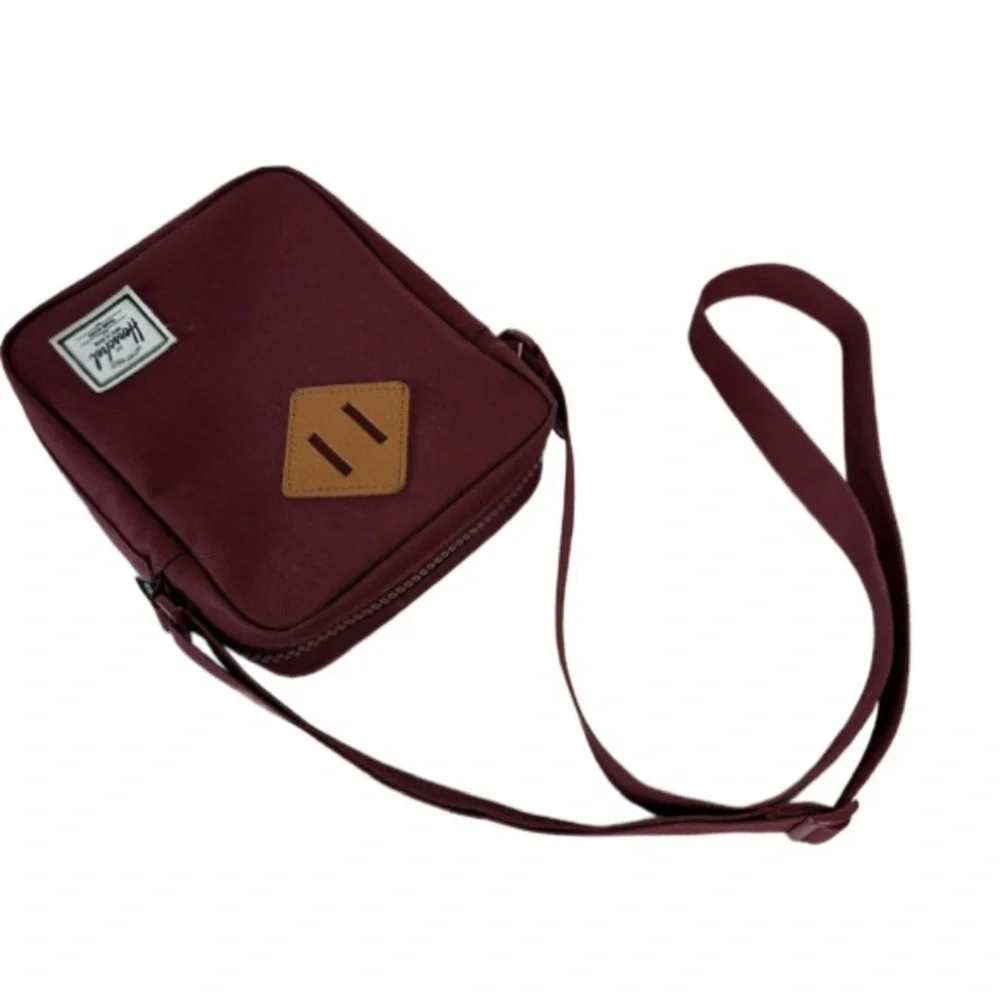 HERSCHEL HERITAGE MEN’S CROSSBODY BAG Burgundy/Wine Canvas Travel